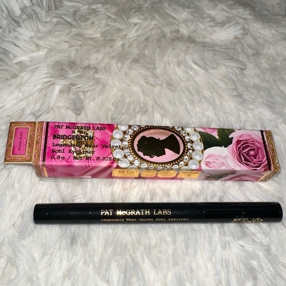 PAT McGrath Legendary Wear Velvet Kohl Eyeliner in Xtreme Black - Picture 2 of 4